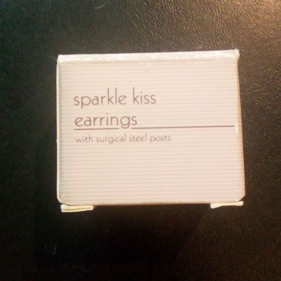 Brand New w/o Tags VTG 1988 Avon Sparkle Kiss Earrings - Picture 7 of 10